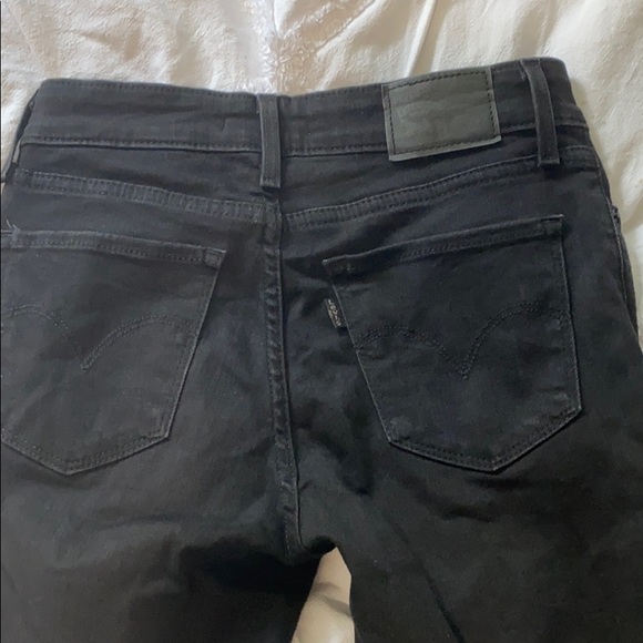 Super cute Levi jeans - Picture 2 of 3